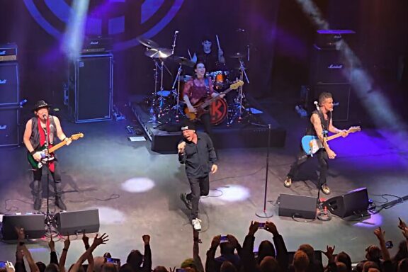 Iron Maiden: guarda Bruce Dickinson sul palco con Smith/Kotzen per “Wasted Years”