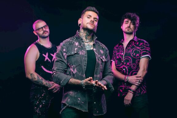 Electric Mob:  in arrivo la Digital Deluxe Edition di “2 Make U Cry & Dance”