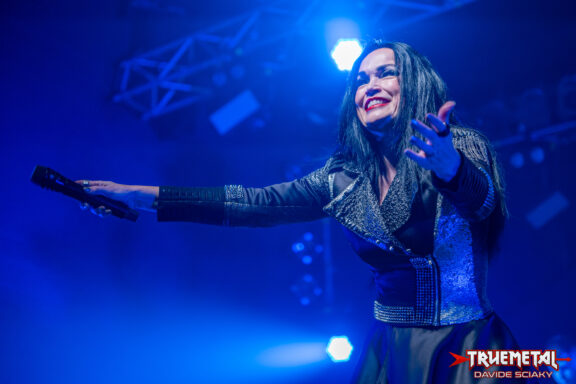 Tarja: annunciato il nuovo album “Frisson Noir”, online il primo singolo “At Sea”