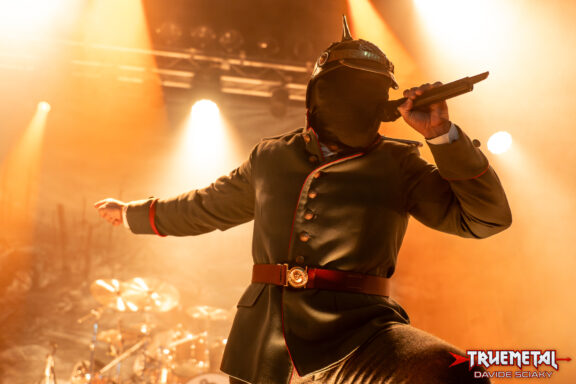 Kanonenfieber: l’Alcatraz risponde alle accuse mossegli dalla band