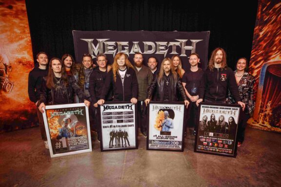 Megadeth: Dave Mustaine si congratula con Frontiers per il 30° anniversario celebrando il primo posto dei Megadeth nella classifica Billboard