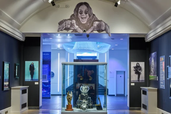 Ozzy Osbourne: la mostra “Ozzy Osbourne (1948-2025): Working Class Hero” diventerà itinerante