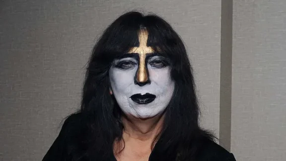 Kiss: Vinnie Vincent mette in vendita l’album “Guitarmageddon” per 2 milioni di dollari.