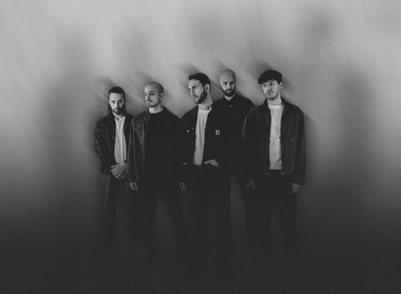 Benthos: guarda il video di “Dissolving Flowers (Acoustic Version)