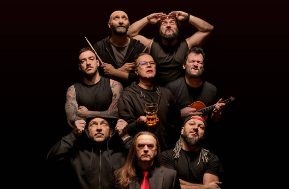 Dirty Shirt: con gli ungheresi Besh o droM per una versione di “Büntető”