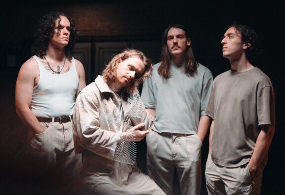 Invent Animate: il visualizer video di “Fall Like Rain”