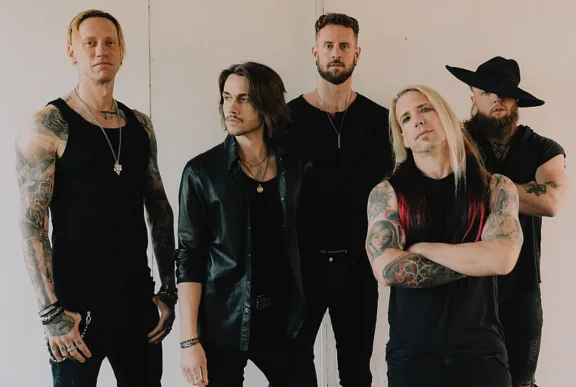 Velvet Chains: pubblicato il video per “Hurt Me”