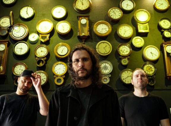 Mad Sneaks: la nuova versione dell’LP “Incognito”