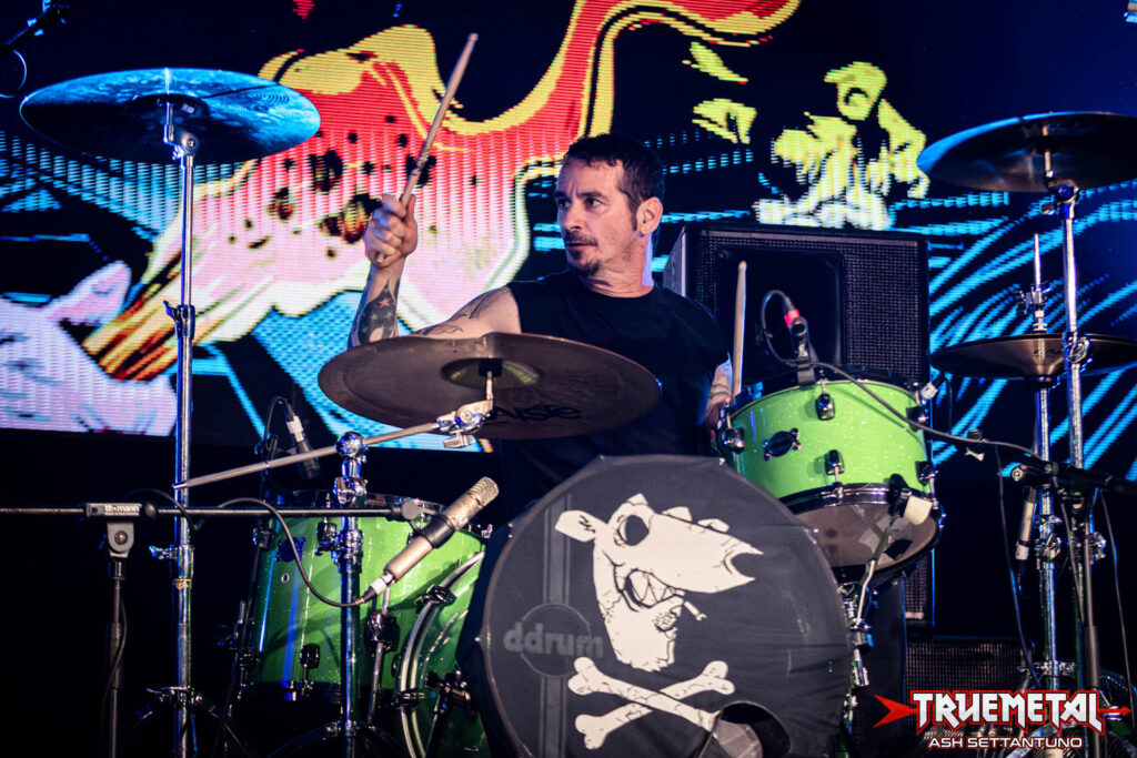 screeching weasel – live club 2026 (3)